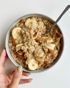 Biscoff banana oatmeal 🍌