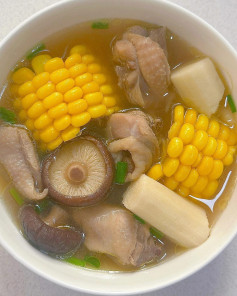 Cách nấu canh gà cùng với nấm, ngô