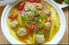 Canh chua chả cá dọc mùng