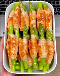 Gợi ý công thức làm Ức gà cuộn măng tây thơm ngon , hấp dẫn lại đầy đủ chất 😋