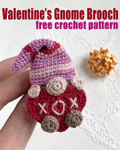 valentines gnome brooch free crochet pattern