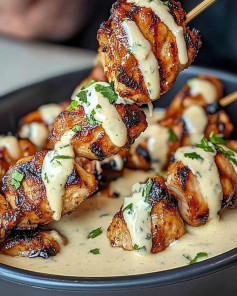 Grilled Chicken Bites with Creamy Garlic Sauce Grilled Chicken Bites with Creamy Garlic Sauce