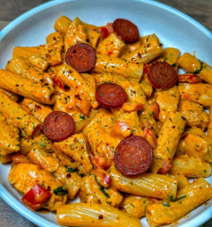 SPICY CHICKEN PESTO & CHORIZO PASTA 🫶🏼🤯