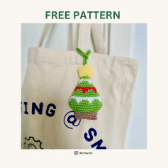 Free Crochet Christmas Tree Charm Pattern