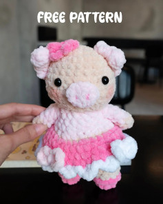 Free Crochet Pattern: Adorable Piggy in a Dress