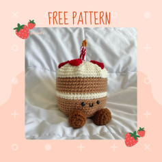 Free Crochet Pattern: Adorable Strawberry Cake Amigurumi