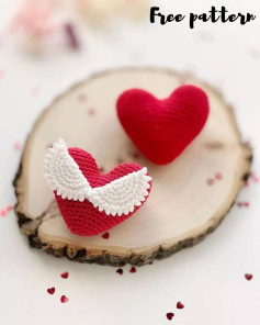 Free Crochet Pattern: Amigurumi Love Hearts