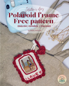 Free Crochet Pattern: Valentines Polaroid Frame