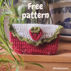 Free Crochet Strawberry Purse Pattern