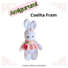 Gráfico Amigurumi Coelho: Vestido Rosa Delicado