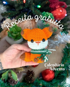 Receita gratuita de amigurumi raposa para o calendário do Advento.