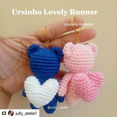 Ursinho Lovely Runner: Gráfico de amigurumi de chaveiro em formato de ursinho com coração.