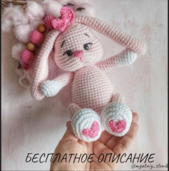 Очаровательный кролик амигуруми с сердечками для вязания крючком