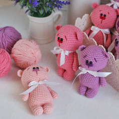 Adorable Crochet Teddy Bears with Yarn Balls and Flowers