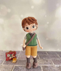 Amigurumi Gözlüklü Çocuk ve Valiz Deseni: Tığ İşi Sanatı