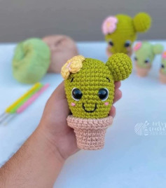 Cacto de Crochê Amigurumi com Flores: Um Guia de Criação Criativa