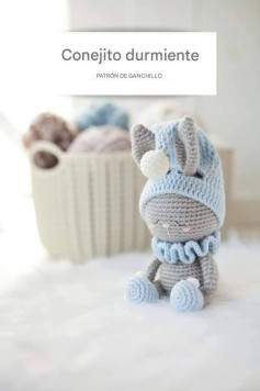 Conejito de crochet con gorro azul para principiantes