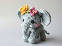 Elefante de ganchillo con flores coloridas: patrón detallado para principiantes