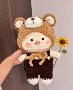 heo cosplay gấu nâu