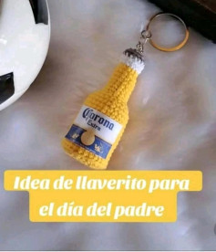 Idea de llavero de cerveza a crochet para el Día del Padre