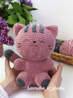 Изготовление вязаной игрушки: схема милого котика