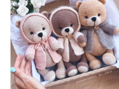 Ositos de ganchillo adorables con chaquetas de diferentes colores