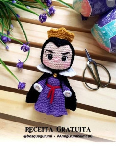Padrão de Amigurumi: Rainha Má Elegante em Crochê