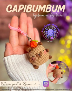 Patrón de amigurumi de capibara con llavero de calabaza, patrón gratuito.