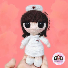 Patrón de Amigurumi: Muñeca Enfermera de Crochet Paso a Paso