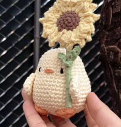 Patrón de amigurumi: Pajarito con girasol tejido a crochet