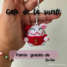 Patrón de amigurumi para crear un gato de la suerte adorable