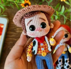 Patrón de crochet para muñeco de vaquero amigurumi detallado y adorable.