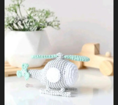 Patrón de ganchillo: Helicóptero amigurumi para decoraciones creativas.
