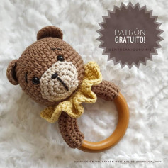 Patrón gratuito de sonajero de oso amigurumi para principiantes.