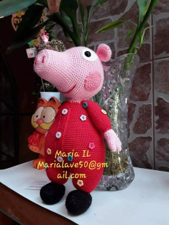 ```plaintextPatrón de Amigurumi de Cerdito Rosado con Traje Rojo