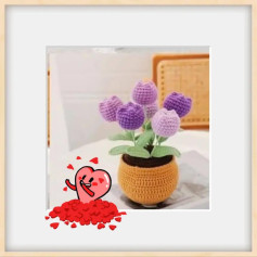 Ramo de tulipanes tejidos a crochet en maceta decorativa