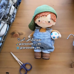 عروسک بافی پسرانه با کلاه سبز و توپ فوتبال