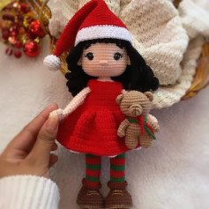 عروسک بافتنی دختر Noel با لباس đỏ و گấu عروسکی