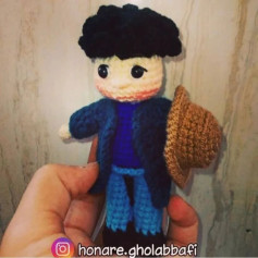 عروسک قلاب بافی با کلاه و کت آبی