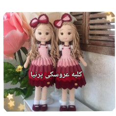 عروسک‌های بافتنی زیبا با لباس قرمز و صورتی