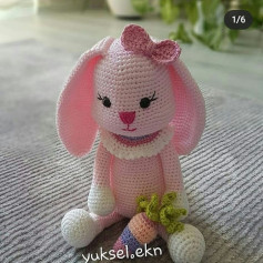 Amigurumi Tavşan ve Havuç: Sevimli Tığ İşi Oyuncak Modeli