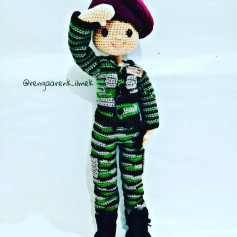 Asker Üniformalı Amigurumi Bebek Örgü Modeli