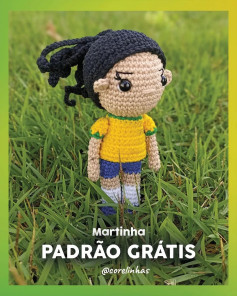 Boneca de Crochê com Roupas de Futebol - Padrão Grátis