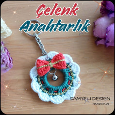 Çelenk Şeklinde El Yapımı Tığ İşi Anahtarlık Modeli