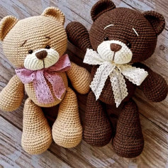 دو عروسک خرس قلاب بافی شده با پاپیون