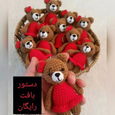 دستور بافت عروسک خرس با لباس قرمز