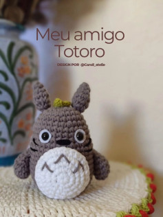 Meu amigo Totoro: Um guia para criar bonecos de crochê adoráveis