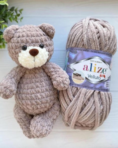Мягкий вязаный медвежонок из пряжи Alize Velluto: схема и идеи