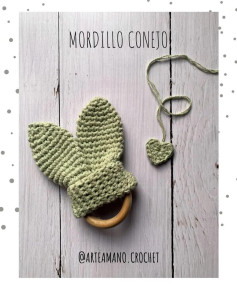 Patrón de Crochet para Mordedor de Conejo con Orejas y Corazón