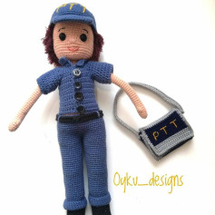 PTT Postacı Amigurumi Modeli: Sevimli ve Detaylı Örgü Oyuncak
